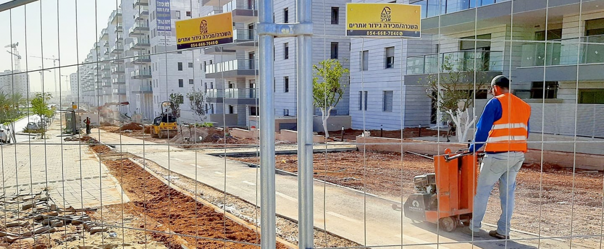 תמונה של גדר מתחם בניה תמונה של גדר מתחם בניה